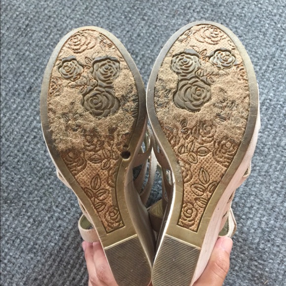 SOLD - Carlos by Carlos Santana Wedges - Picture 4 of 5